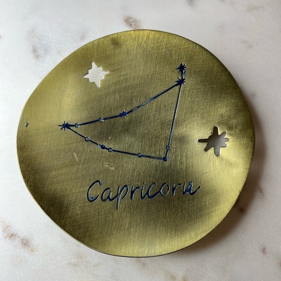 ✨ Anthropologie Zodiac Jewelry Holder in Gold , Capricorn ✨ - Picture 1 of 7